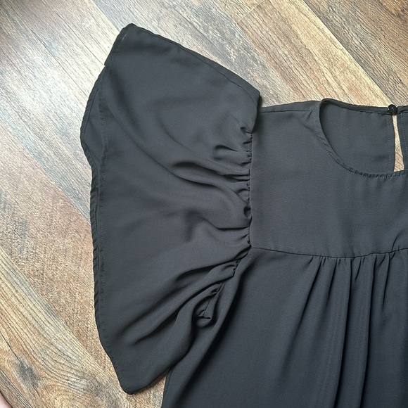 L Love Flutter Sleeve Top- L- Black - Picture 4 of 5